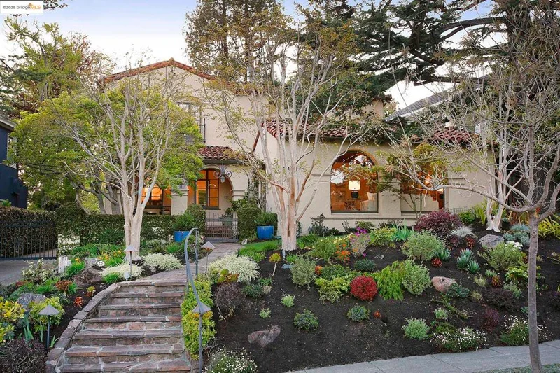1160 Clarendon Crescent, Oakland, CA 94610