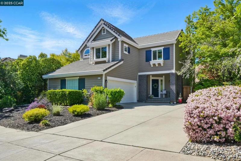 5121 Keller Ridge Dr, Clayton, CA 94517