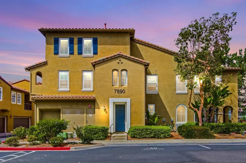 7890 Via Belfiore 1, San Diego, CA 92129