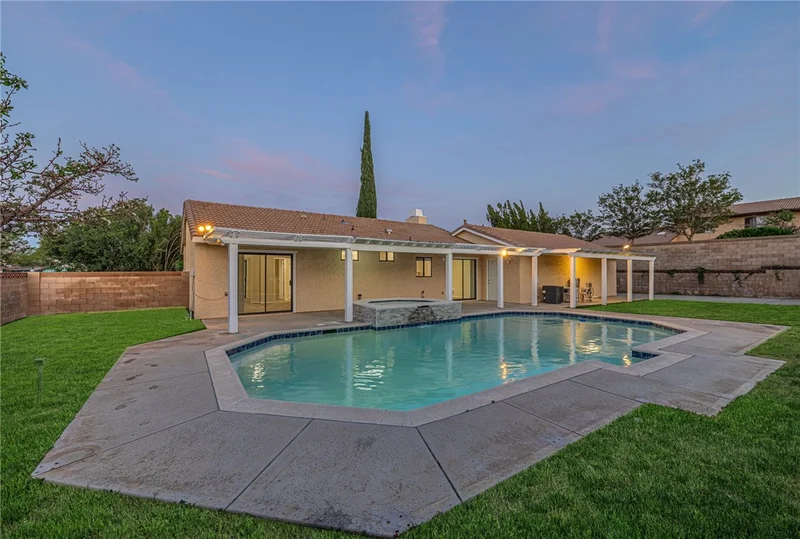42303 Willeta Avenue, Lancaster, CA 93536