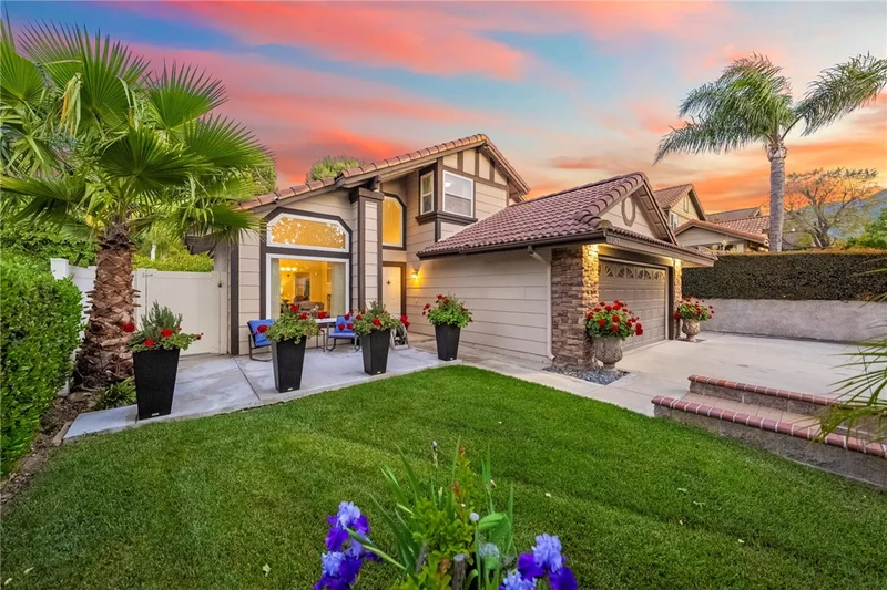 1043 Smoketree Drive, Corona, CA 92882