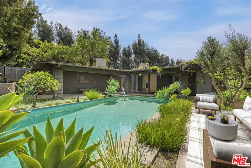 1002 N Bundy Drive, Los Angeles, CA 90049