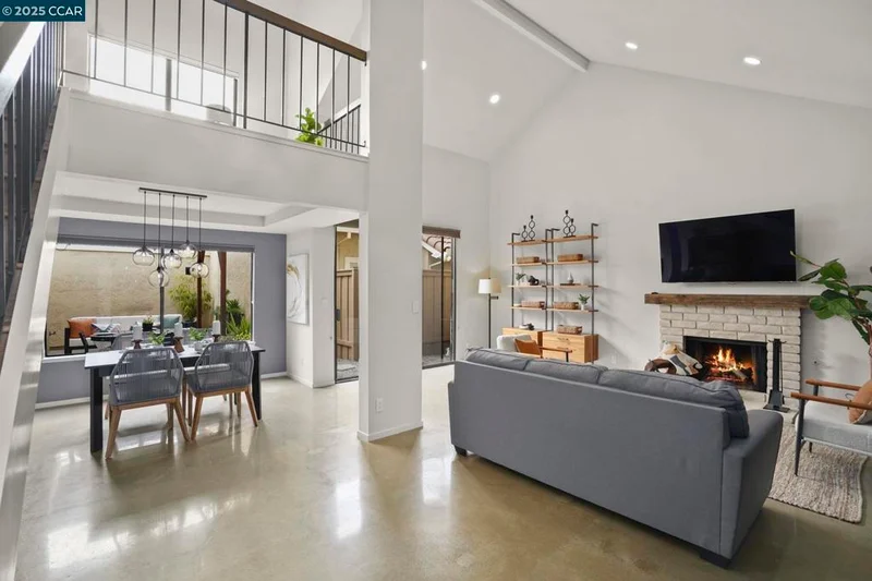 1015 Northoak Dr, Walnut Creek, CA 94598