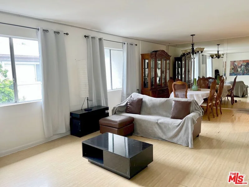 18555 Collins Street C27, Tarzana, CA 91356