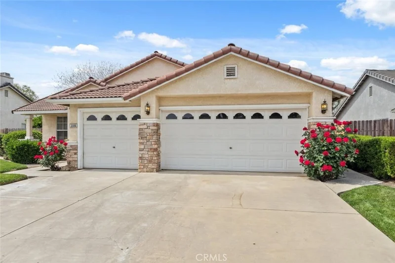 2596 Pine Castle Drive, Hanford, CA 93230