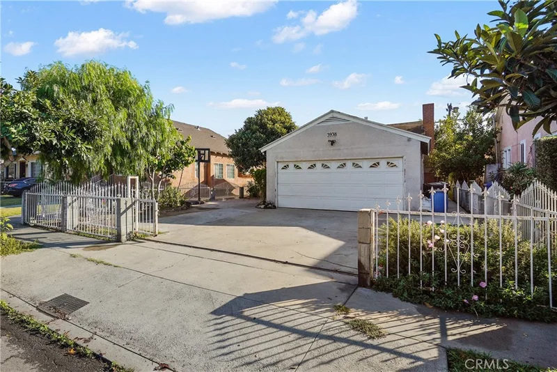 3938 Dalton Ave photo 2