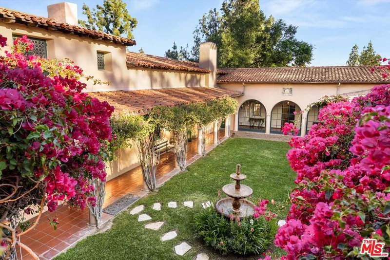 114 Los Altos Drive, Pasadena, CA 91105