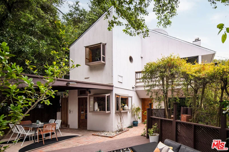 8757 Arlene Terrace, Los Angeles, CA 90046