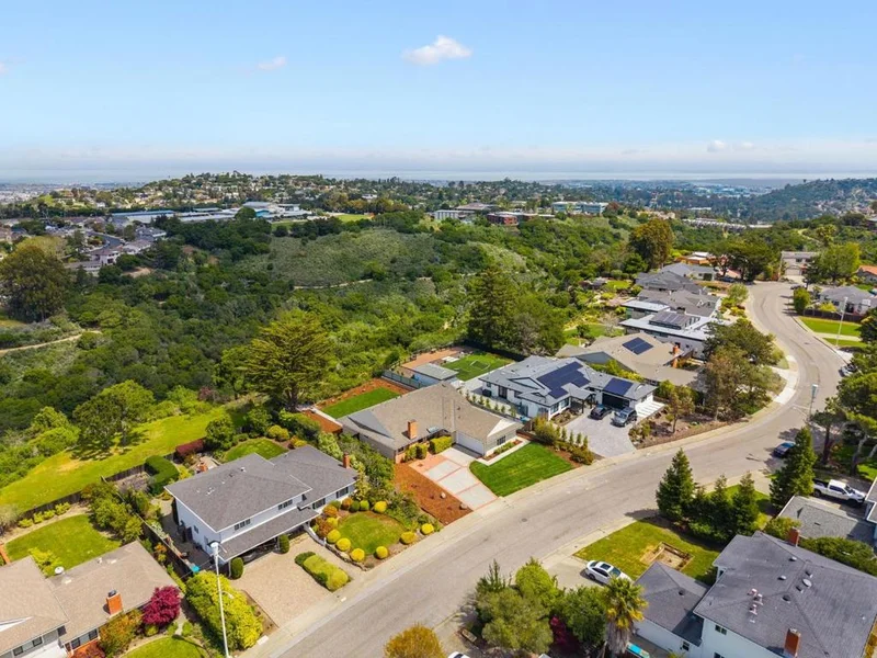 2724 Comstock Circle, Belmont, CA 94002