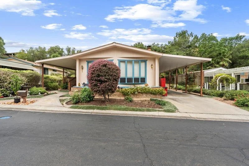 8975 Lawrence Welk Dr Spc 417, Escondido, CA 92026