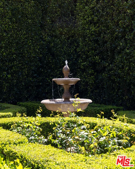 524 S Muirfield Road, Los Angeles, CA 90020