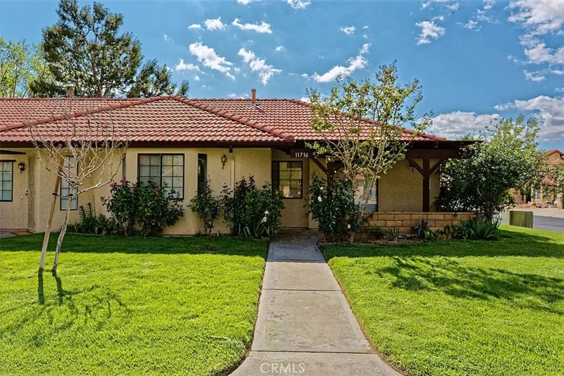 11736 Cottonwood Drive, Apple Valley, CA 92308