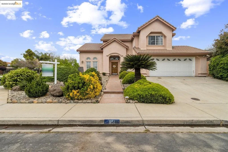 851 Whispering Pines Dr, Turlock, CA 95382