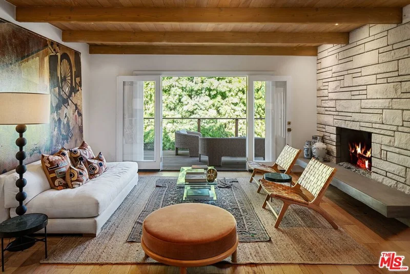 517 N Greencraig Road, Los Angeles, CA 90049