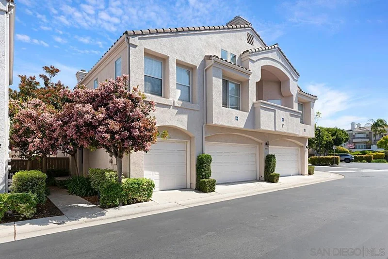 5578 Renaissance Ave 2, San Diego, CA 92122