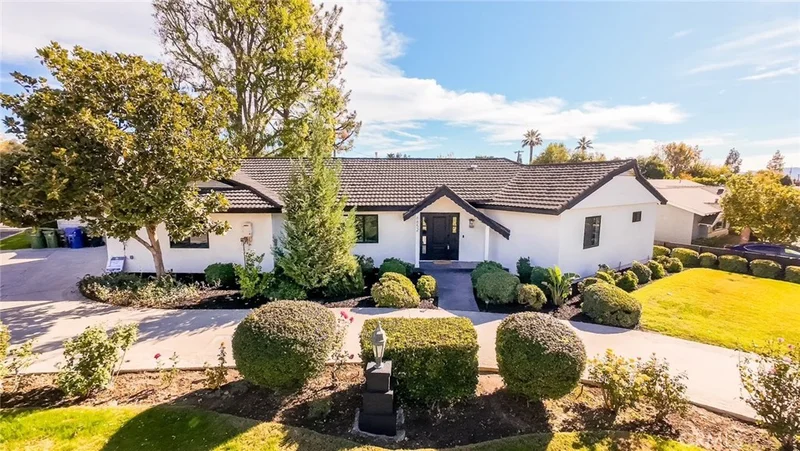 8852 Newcastle Avenue, Sherwood Forest, CA 91325