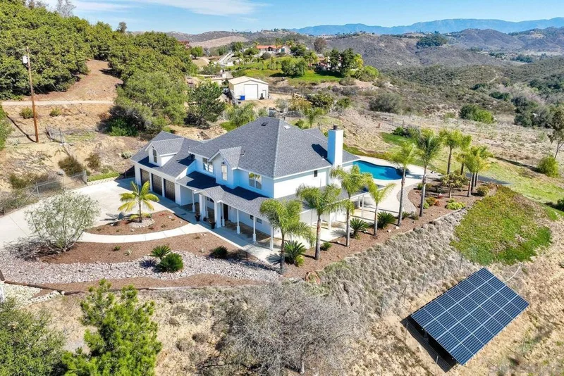 2951 Fairview, Vista, CA 92084