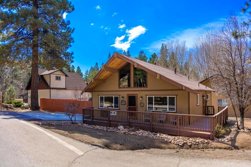 880 Edgemoor Road, Big Bear, CA 92315