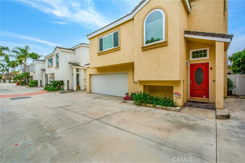 2525 Orange Avenue E, Costa Mesa, CA 92627