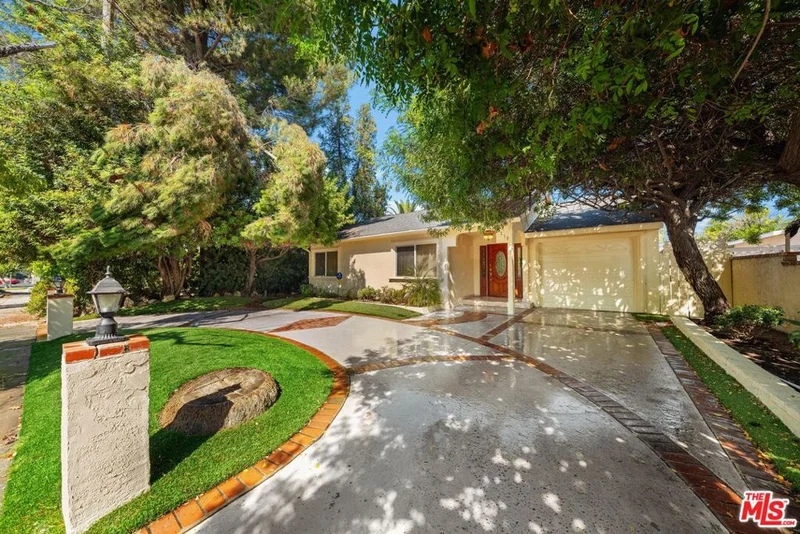 5210 Etiwanda Avenue, Tarzana, CA 91356