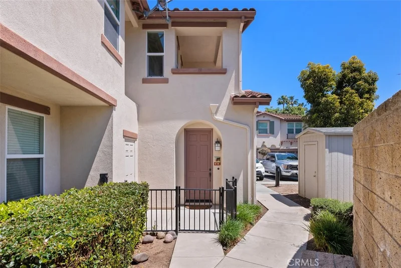 414 Avenida De La Luna, Vista, CA 92083