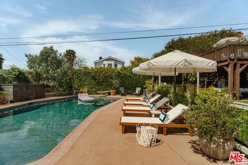 5635 S Chariton Avenue, Los Angeles, CA 90056