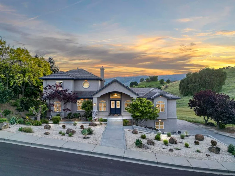 6170 N Vine St, Vacaville, CA 95688