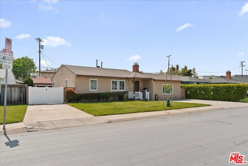8943 Kittyhawk Avenue, Los Angeles, CA 90045