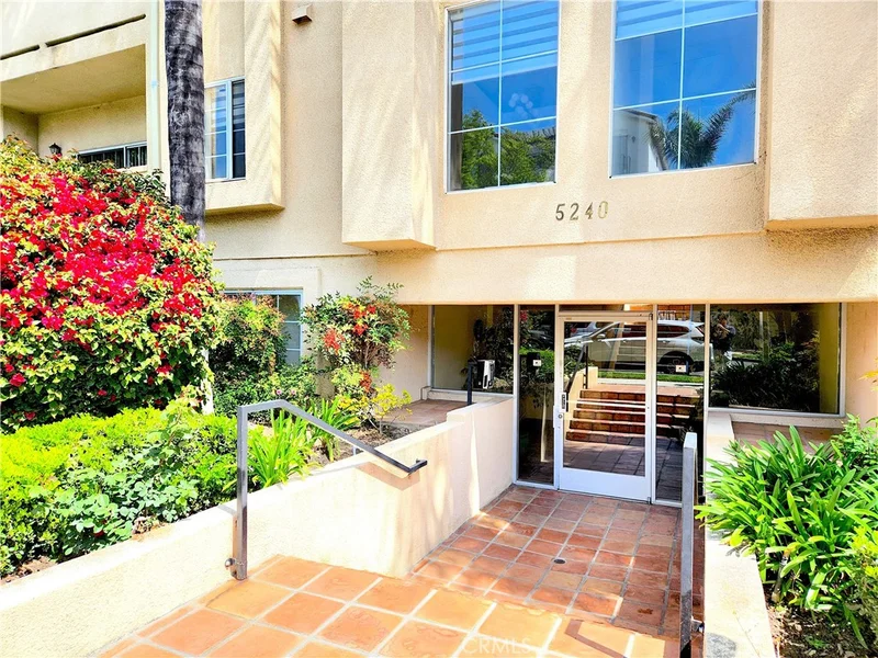 5240 Vantage Avenue 101, Valley Village, CA 91607