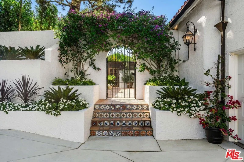 11630 Amanda Drive, Studio City, CA 91604