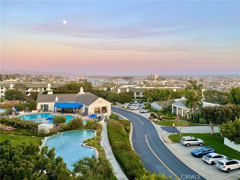 102 Scholz Ph 28, Newport Beach, CA 92663