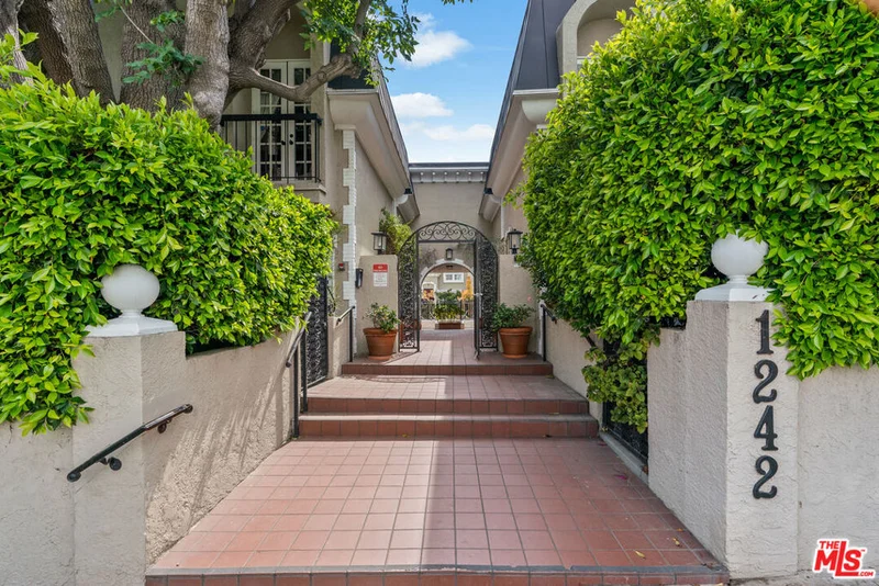 1242 Berkeley Street 13, Santa Monica, CA 90404