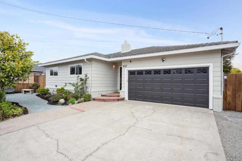 907 Third Avenue, Half Moon Bay, CA 94019