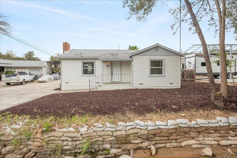 8941 Lakeview Road, Lakeside, CA 92040