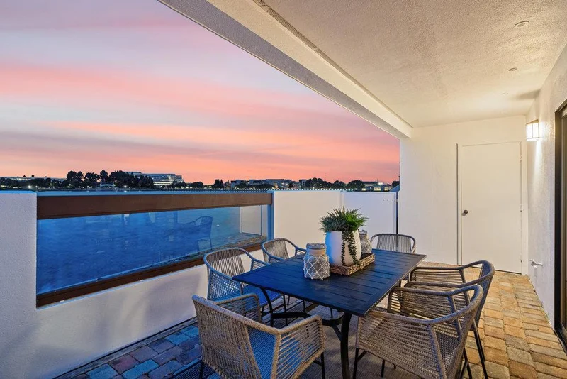 877 Balboa Lane, Foster City, CA 94404