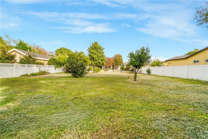 8833 Encino Avenue, Sherwood Forest, CA 91325