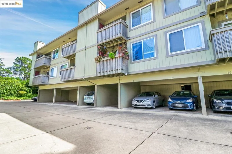 4174 San Pablo Dam Rd Apt B, El Sobrante, CA 94803