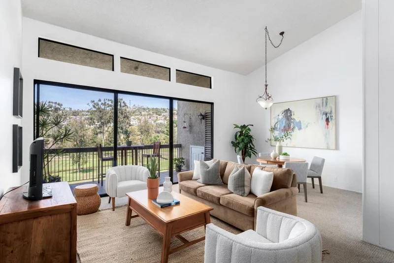 2564 Navarra Dr 202, Carlsbad, CA 92009