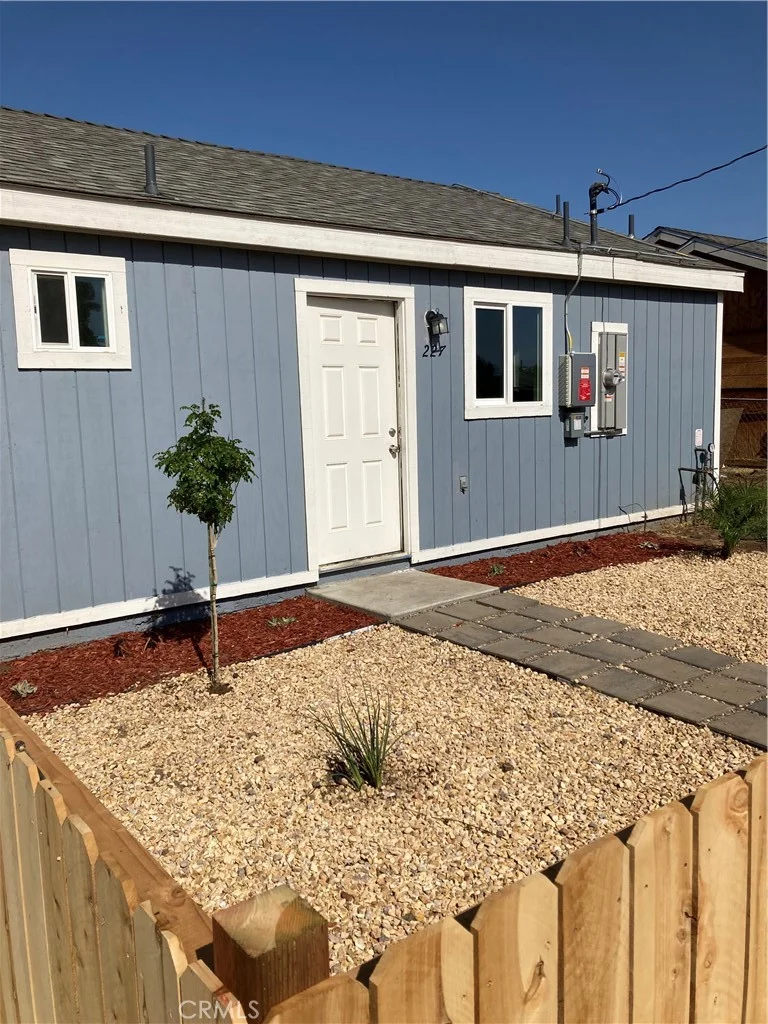 227 S Magnolia Avenue, Farmersville, CA 93223