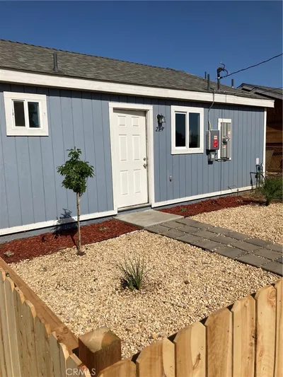 227 S Magnolia Avenue, Farmersville, CA 93223
