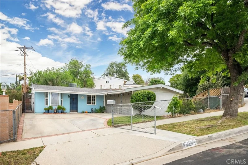 19015 Felbridge Street, Canyon Country, CA 91351
