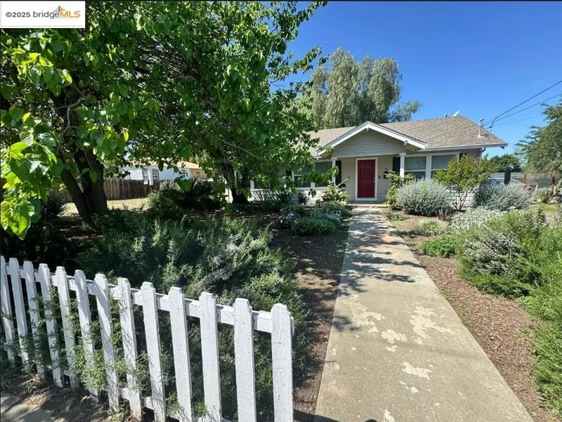 56 Mountain View Ave, Bay Point, CA 94565