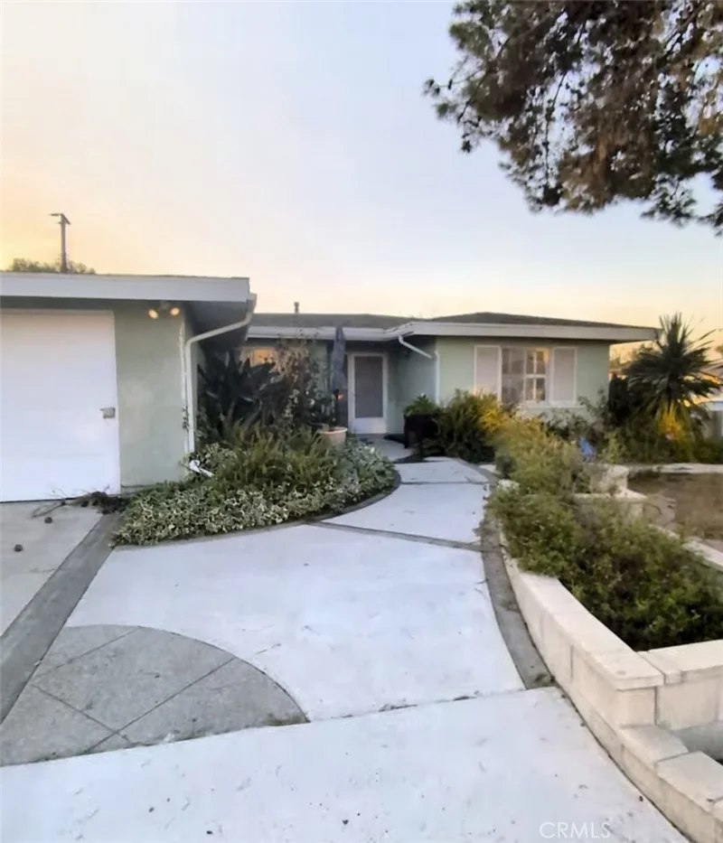 2983 Royal Palm Drive, Costa Mesa, CA 92626