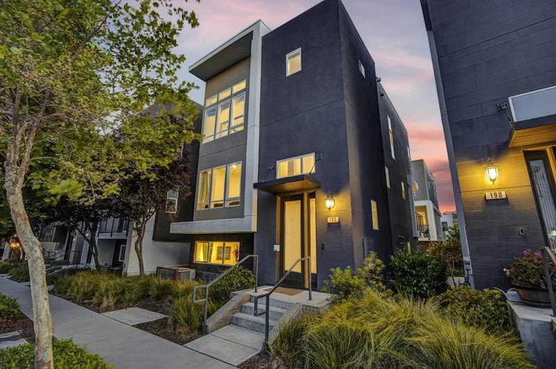 186 Llano De Los Robles Avenue, San Jose, CA 95136