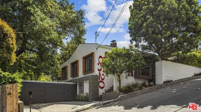 8520 Ridpath Drive, Los Angeles, CA 90046
