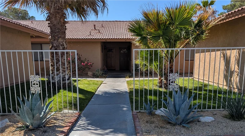 27535 Lakeview Drive 52, Helendale, CA 92342