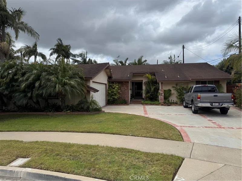 865 Loma Circle, Costa Mesa, CA 92626