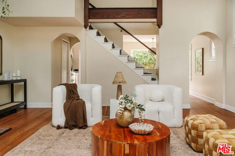 6200 Banner Avenue 2, Los Angeles, CA 90038