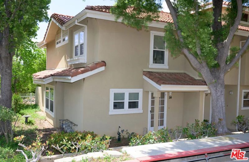 2731 Erringer Road 38, Simi Valley, CA 93065