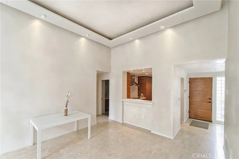 2253 Martin 402, Irvine, CA 92612